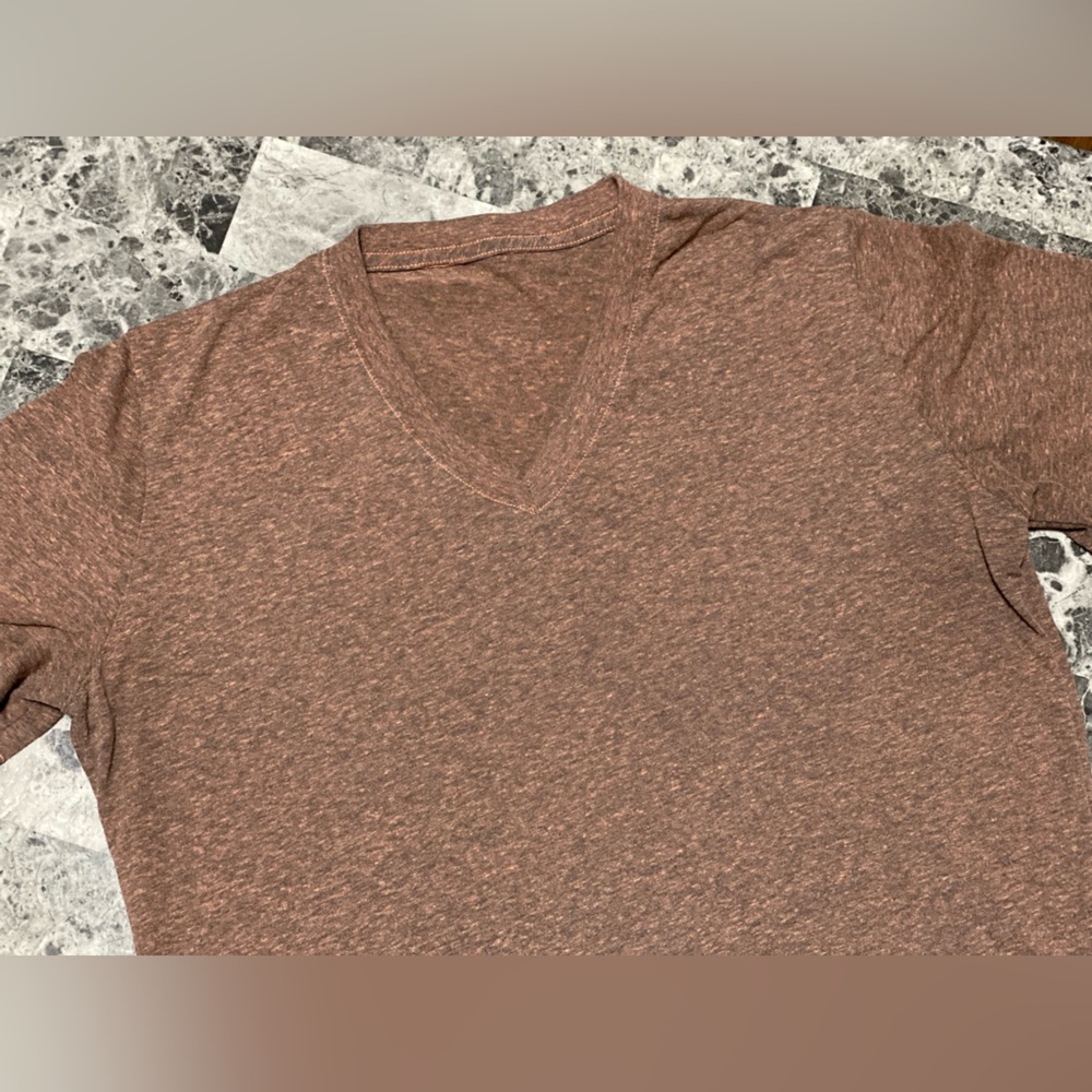 Sandy Orange Heather V-Neck Gustin Tee